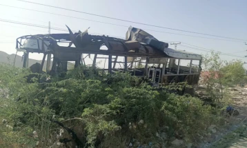 Најмалку петмина загинати откако бомба погоди училишен автобус во југозападен Пакистан