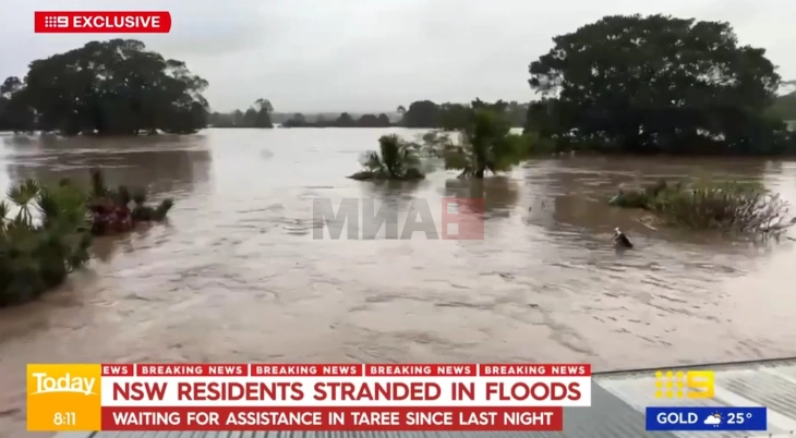 Njerëz të bllokuar mbi çati pasi përmbytjet goditën bregun lindor të Australisë