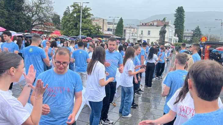 Охридските матуранти традиционално дел од меѓународната парада