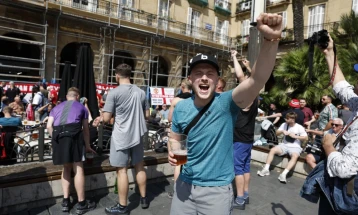 Навивачи на Манчестер јунајтед и на Тотенхем се тепаа пред финалето на ЛЕ во Билбао