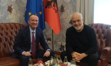 Arben Taravari realizoi takim në Tiranë me kryeministrin e Shqipërisë, Edi Rama