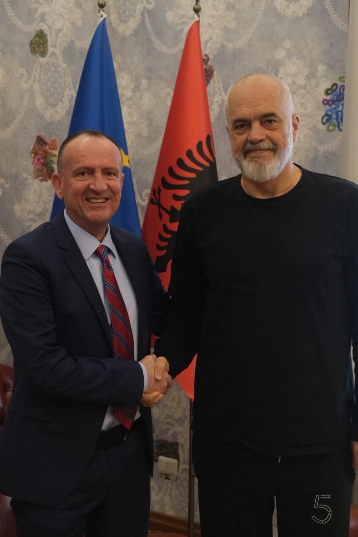 Таравари се сретна со Рама, тема на средбата прашања од значење за Албанците во регионот