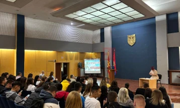 Гимназијалката Лана Басаров најдобра на општинскиот ораторскиот натпревар во Велес