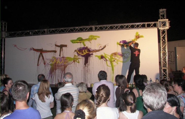 Сликарски перформанс на Сергеј Андреевски во Романија