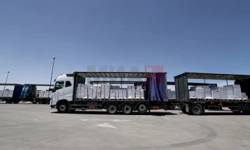 Околу 90 камиони со помош влегле во Газа