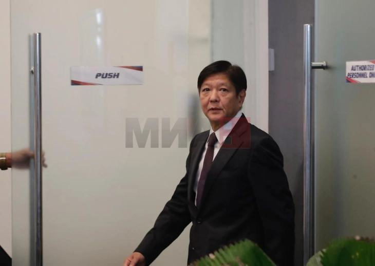 Филипинскиот претседател побара од министрите да поднесат оставки по лошиот изборен резултат