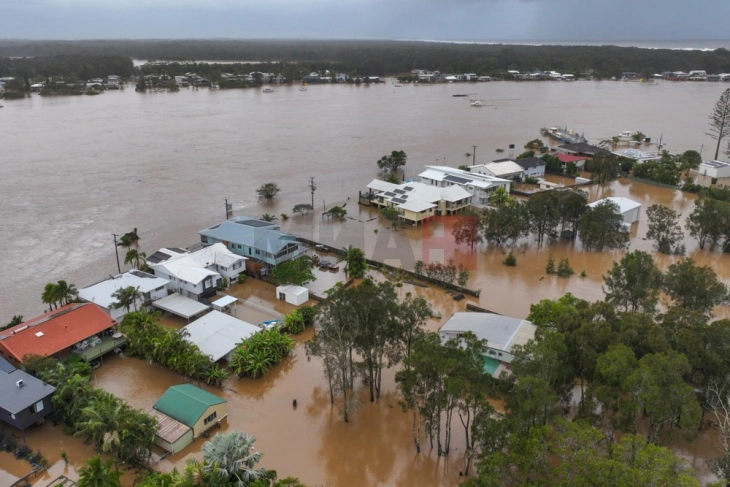 Të paktën dy persona e kanë humbur jetën nga përmbytjet në Australi