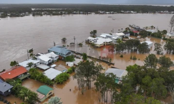 Të paktën dy persona e kanë humbur jetën nga përmbytjet në Australi