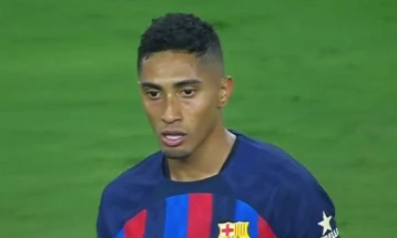 Барселона го продолжи договорот и со Рафиња