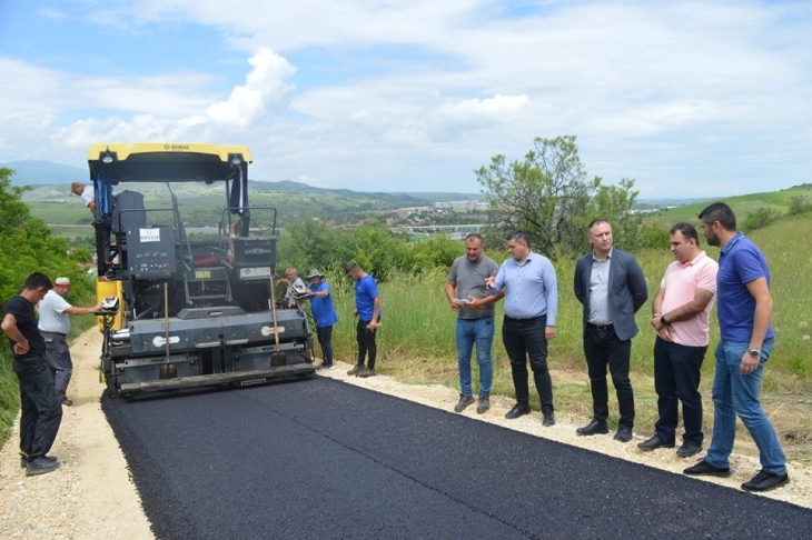 Асфалтирање на локален пат во Миладиновци, општина Илинден