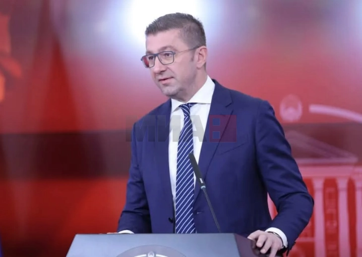 Mickoski: Bashkësia vllahe ka një rol të rëndësishëm në ndërtimin e Maqedonisë