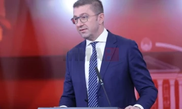 Mickoski: Bashkësia vllahe ka një rol të rëndësishëm në ndërtimin e Maqedonisë