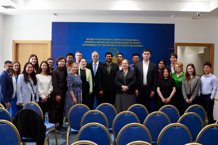 Мастер и докторски студенти од Харвард во посета на Министерството за односи меѓу заедниците