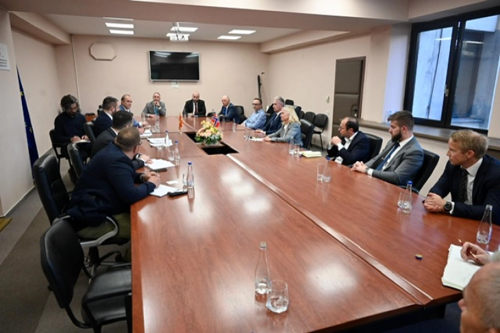 Ministri Durmishi realizoi takim me delegacionin norvegjez: Interesim i shtuar për investimet norvegjeze në Maqedoninë e Veriut