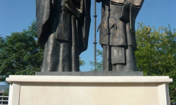 На која нација ѝ припаѓале Св. Кирил и Методиј и кој јазик го говореле?