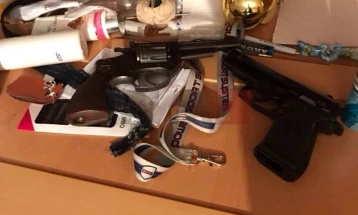 Bastisje në disa lokacione, privohen nga liria katër persona