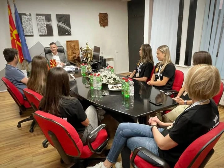 Градоначалникот на Македонска Каменица организираше прием за кошаркарките од „Баскет Кам“