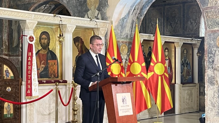 Мицкоски: Шансата на малите народи да опстојат е во единството и мудро да се пронајдат во интересите на големите играчи на политичката сцена