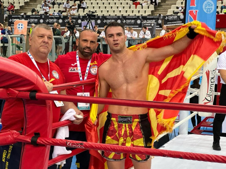 Кикбоксерот Илиоски ја одбрани светската титула