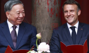 Макрон во посета на Виетнам