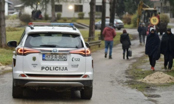 БиХ: Петмина тешко повредени во вооружен судир кај мигрантскиот камп во Блажуј