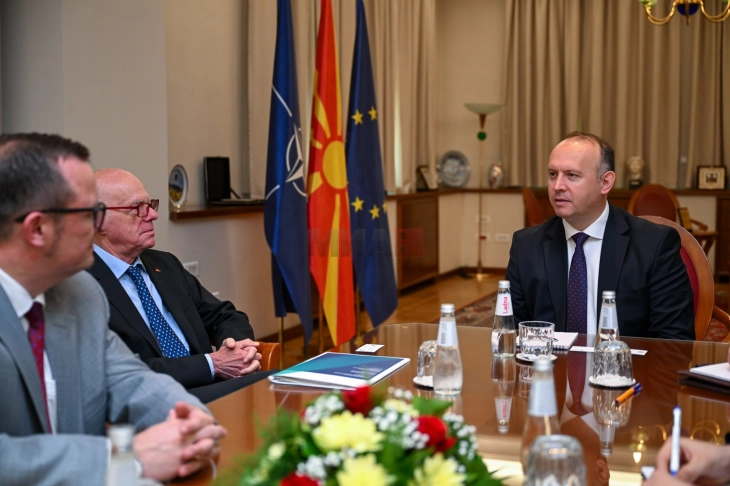 Gashi i uroi Lamertit për 25 vjet punë në Fondacionin Konrad Adenauer në Republikën e Maqedonisë së Veriut