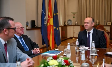 Gashi i uroi Lamertit për 25 vjet punë në Fondacionin Konrad Adenauer në Republikën e Maqedonisë së Veriut