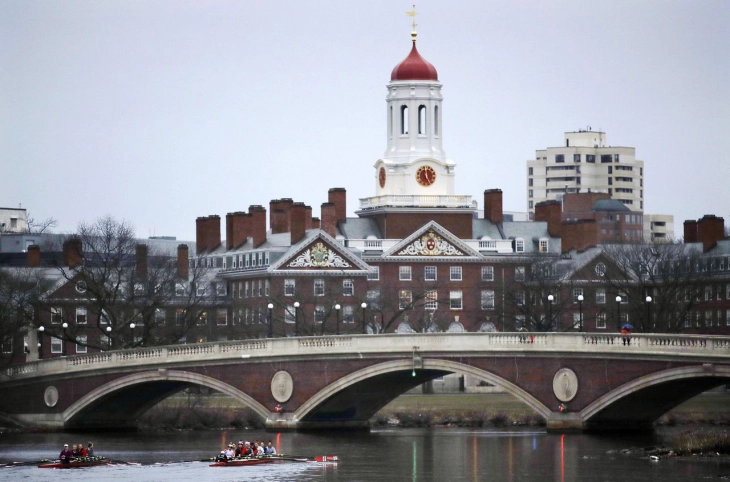 Tramp me masa të reja kundër Universitetit Harvard