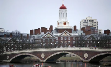 Tramp me masa të reja kundër Universitetit Harvard