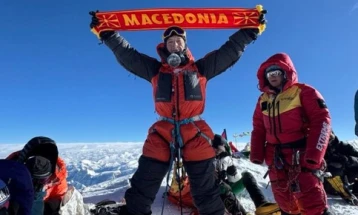 Кедев го искачи врвот Канченџунга, третиот највисок на светот