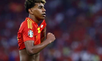 Јамал во Барселона до 2031 година