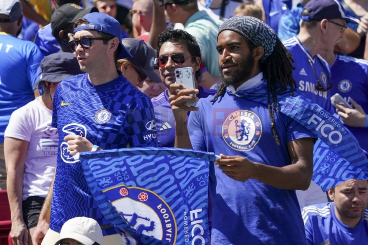 Përleshje fizike mes tifozëve të Betisit dhe Çelsit para finales së Ligës së Konferencës