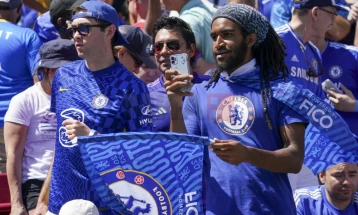 Përleshje fizike mes tifozëve të Betisit dhe Çelsit para finales së Ligës së Konferencës