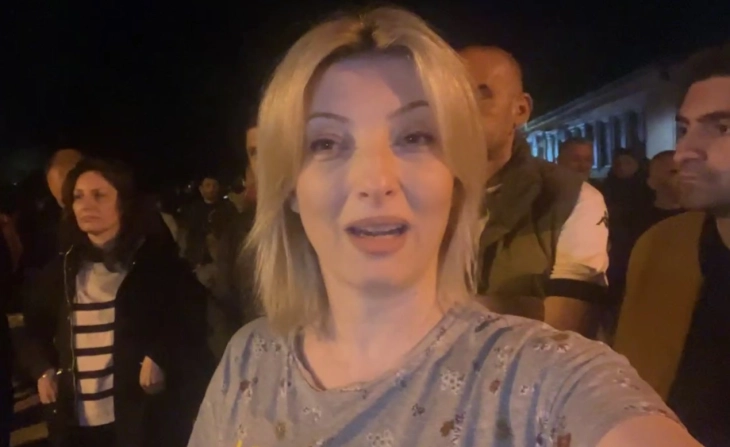 Ганиу исфрли ѓубре пред објектот на Град Скопје, Арсовска побара да го плати долгот кон  ЈП „Комунална хигиена“