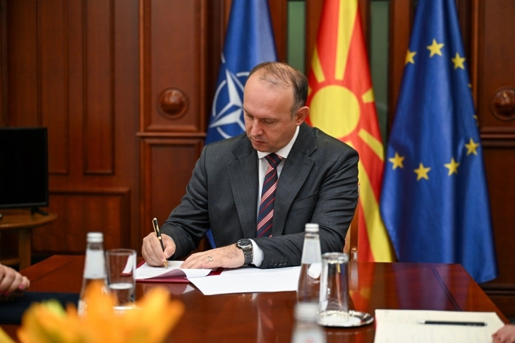 Kryetari i Kuvendit Afrim Gashi e nënshkroi Politikën e Integritetit