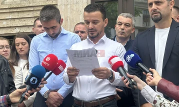 Вработените во Инспекторатот за употреба на јазиците пет месеци немаат добиено плата, бараат средба со премиерот