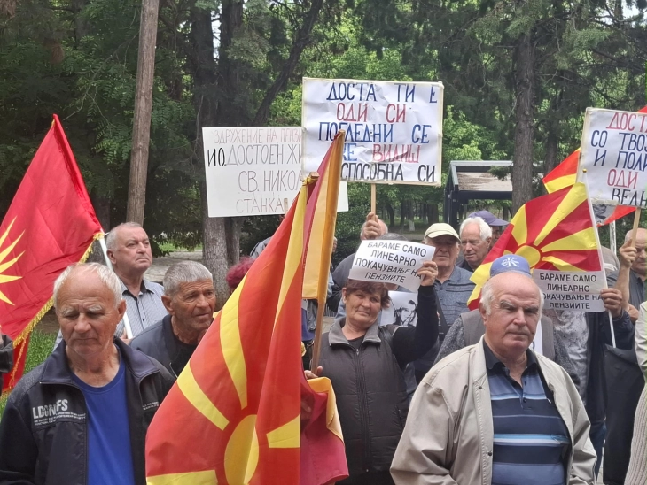 Протест на пензионери во Свети Николе, бараат линеарно зголемување на пензиите