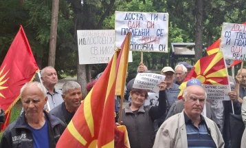 Протест на пензионери во Свети Николе, бараат линеарно зголемување на пензиите