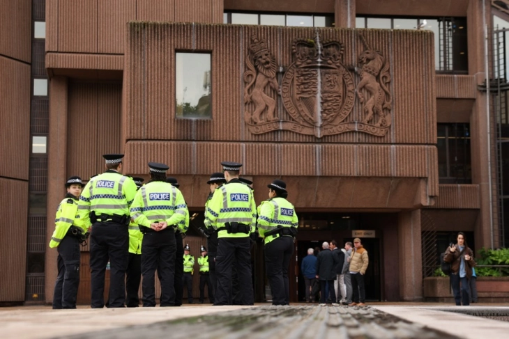 Shoferi, i cili me automjet u përplas me një turmë tifozësh të Liverupulit mbetet në paraburgim