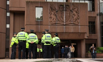 Shoferi, i cili me automjet u përplas me një turmë tifozësh të Liverupulit mbetet në paraburgim