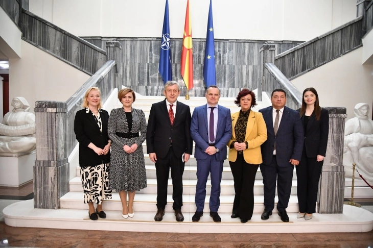 Ambasadori francez viziton Komisionin për Politikë të Jashtme dhe Tregti të Jashtme