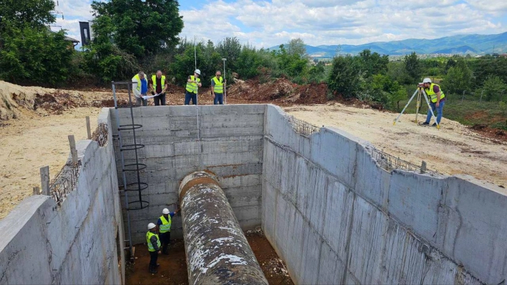 Nesër pa ujë Çairi, Fusha e Tophanes, Autokomanda, Zhelezara, Buteli dhe Vizbegu për shkak të ndërlidhjes së tubacionit kryesor të ujësjellësit.
