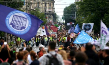 Studentët në bllokadë mbajtën protestë në Beograd, kërkojnë shpallje të zgjedhjeve të parakohshme për Kuvendin