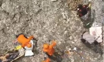 Katërmbëdhjetë persona kanë humbur jetën nga rrëshqitja e dheut në një gurore në Indonezi, 11 rezultojnë të zhdukur