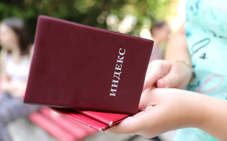 Јаневска: Модернизација на студиските програми и повеќе пракса во компании ќе ги задржи студентите на нашите универзитети