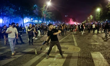 Trouble in Paris after PSG win, Munich sees full fan festival