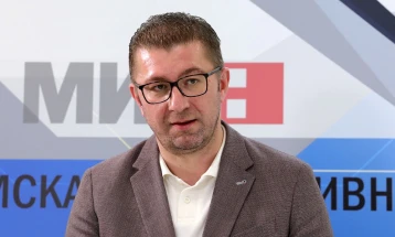 PM Mickoski visits Public Health Institute