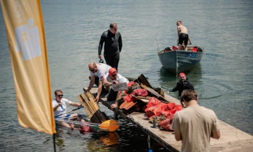 Голема количина отпад изваден од дното на Охридското Езеро кај Радожда