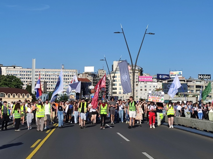 Студентски протести во Србија во повеќе од 30 градови, се бара распишување предвремени парламентарни избори