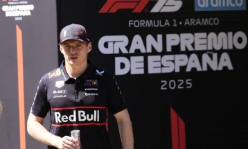 Верстапен за критиките од Расел: Следниот пат ќе земам марамчиња за него